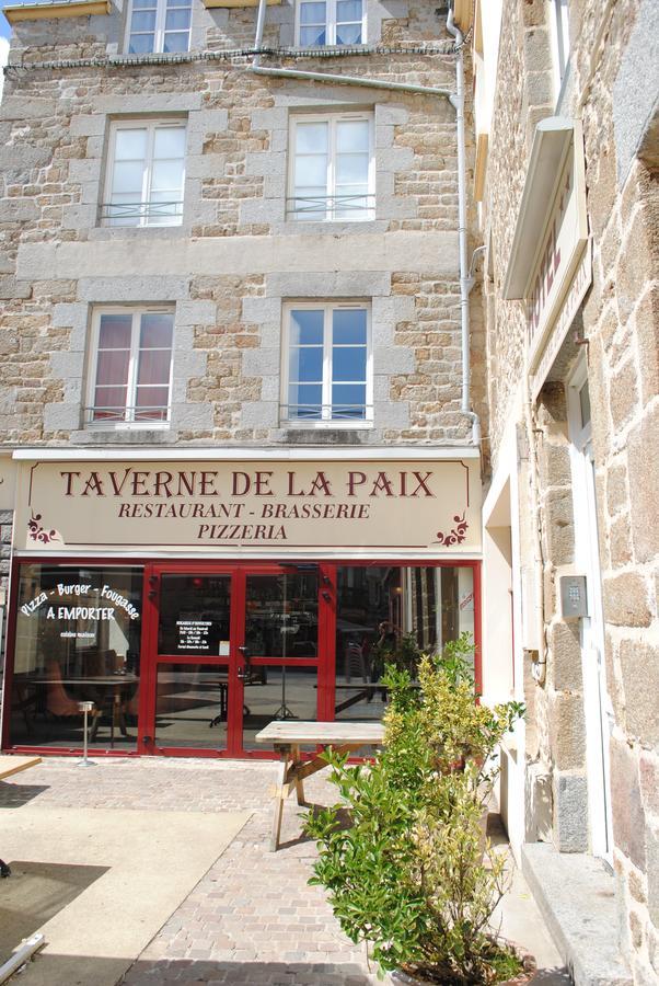 Taverne De La Paix La Ferte-Mace Екстериор снимка