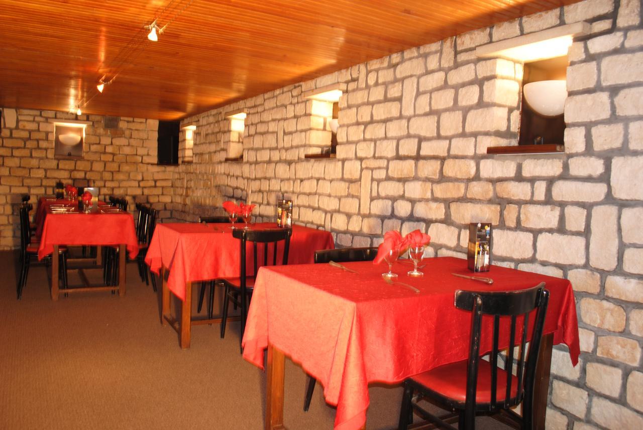 Taverne De La Paix La Ferte-Mace Екстериор снимка